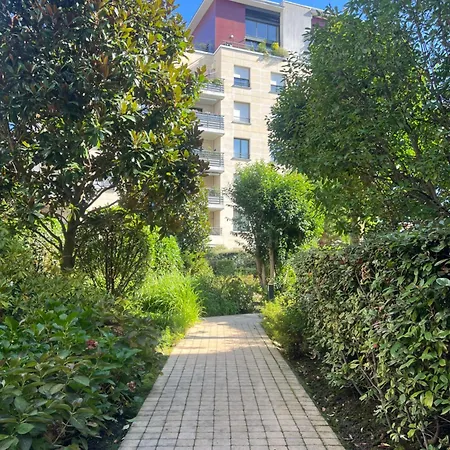 Апартаменты Proche Centre D'affaires Calme Et Terrasse *